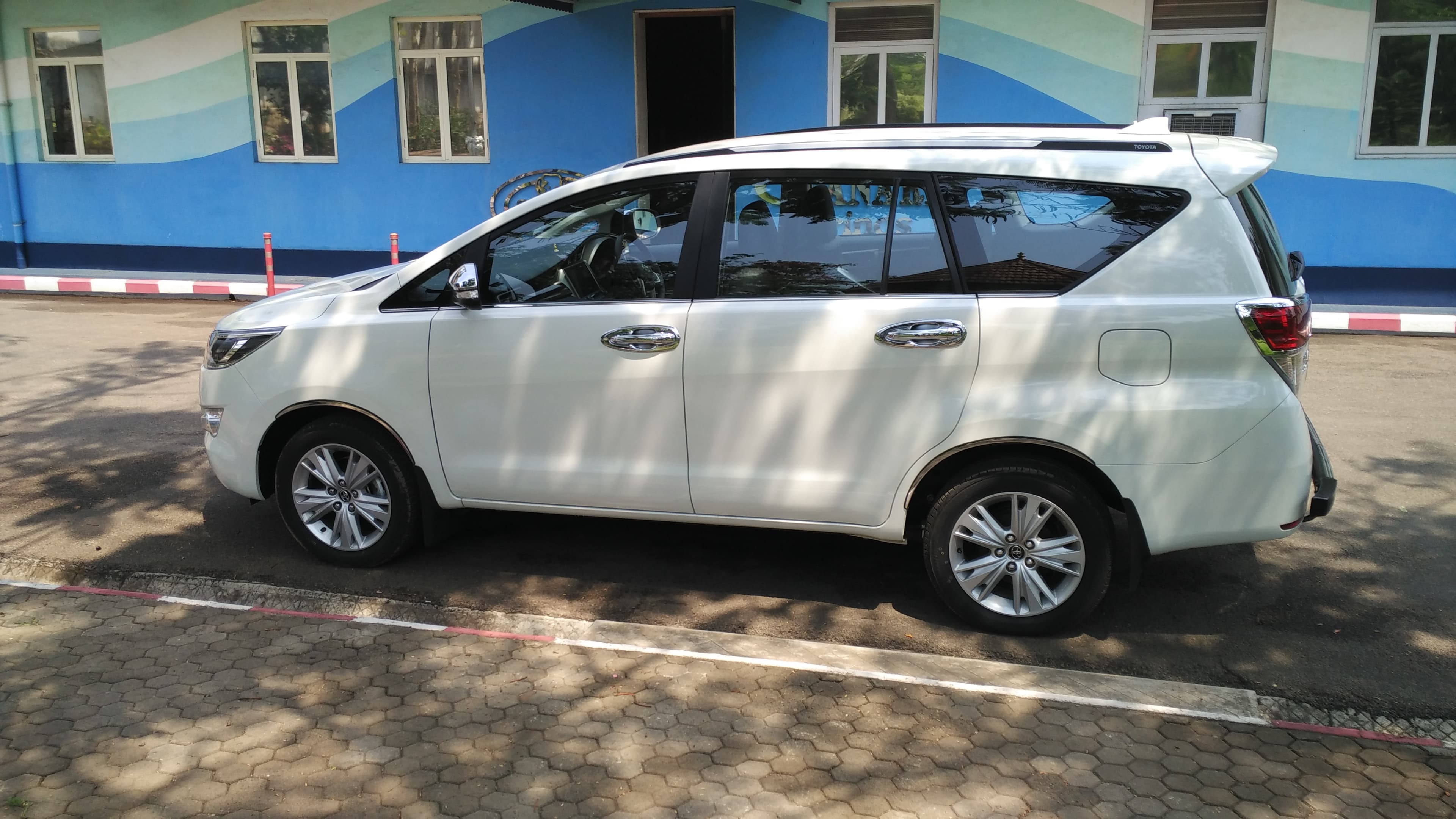 SUV