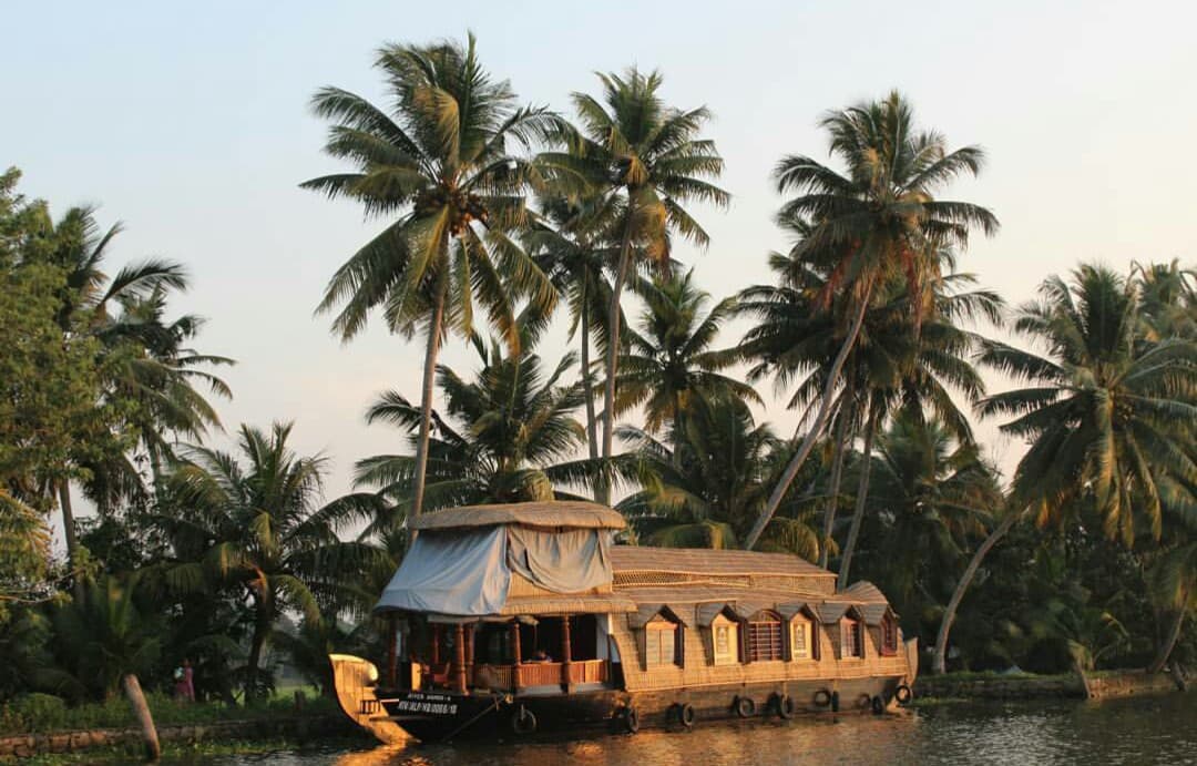 A First-Timer's Guide to Alleppey Houseboat Cruises